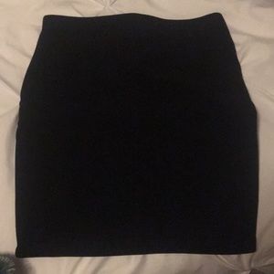 Black ribbed body con skirt!!